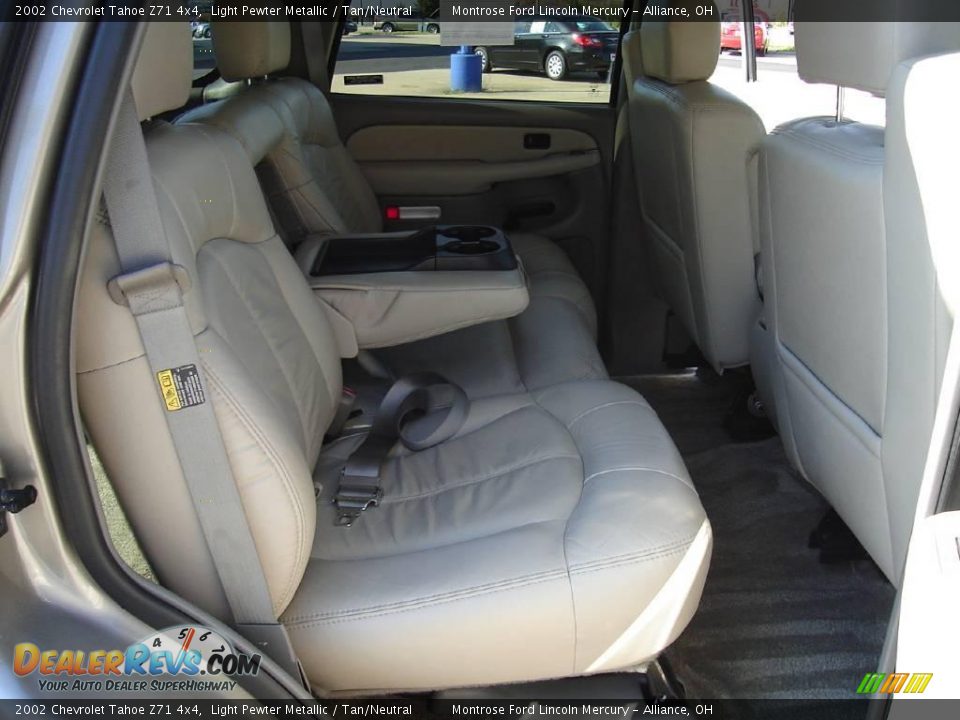 2002 Chevrolet Tahoe Z71 4x4 Light Pewter Metallic / Tan/Neutral Photo #16