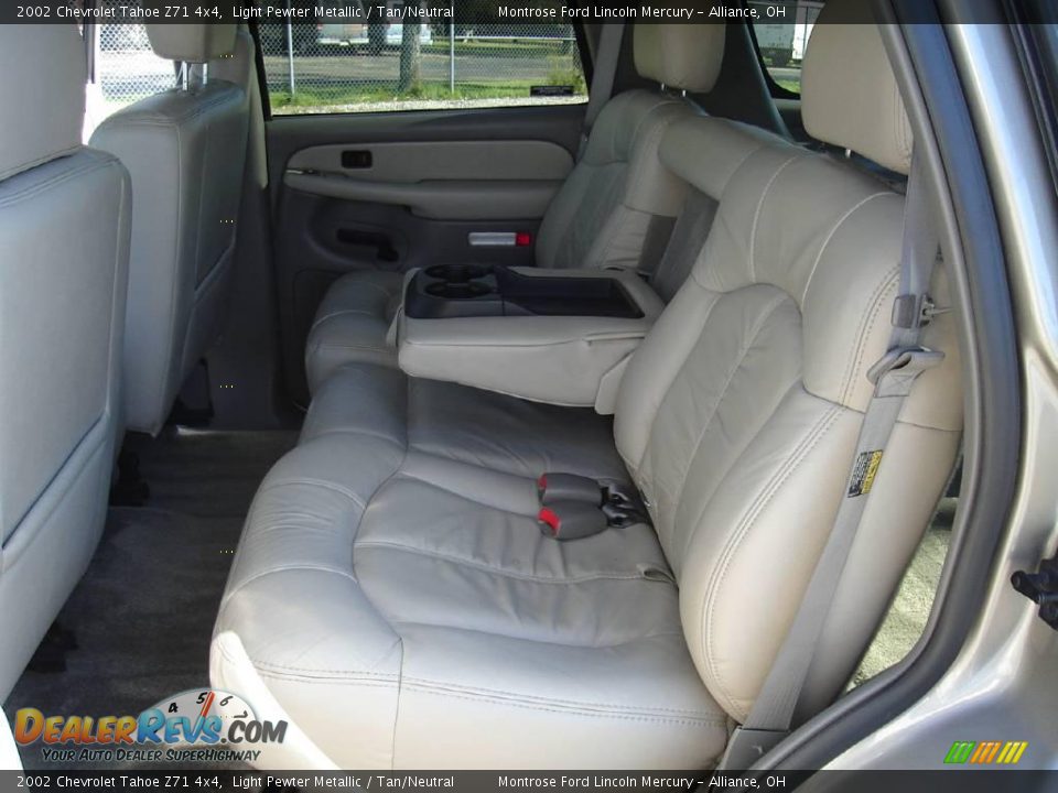 2002 Chevrolet Tahoe Z71 4x4 Light Pewter Metallic / Tan/Neutral Photo #17