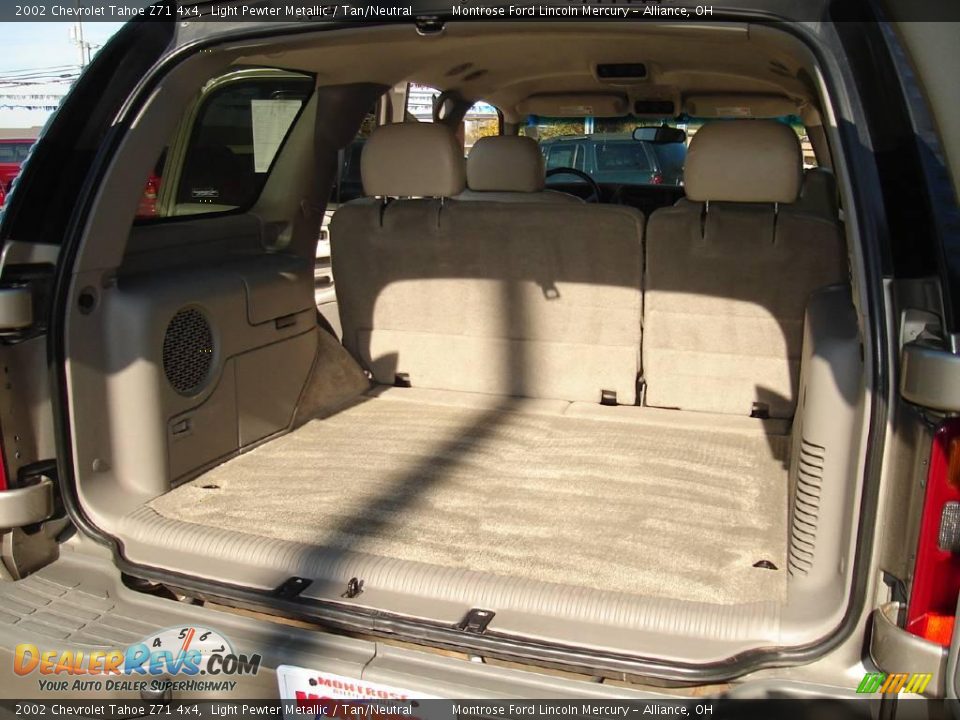 2002 Chevrolet Tahoe Z71 4x4 Light Pewter Metallic / Tan/Neutral Photo #18