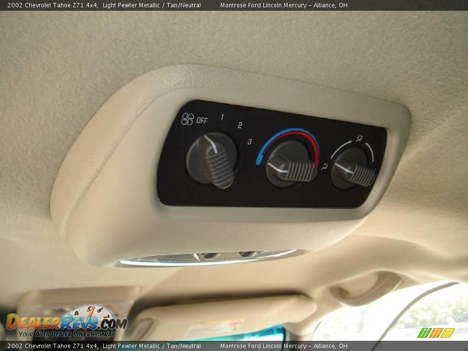 2002 Chevrolet Tahoe Z71 4x4 Light Pewter Metallic / Tan/Neutral Photo #19