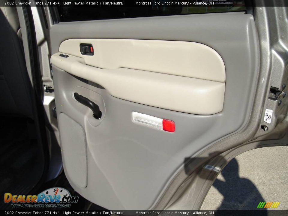 2002 Chevrolet Tahoe Z71 4x4 Light Pewter Metallic / Tan/Neutral Photo #22