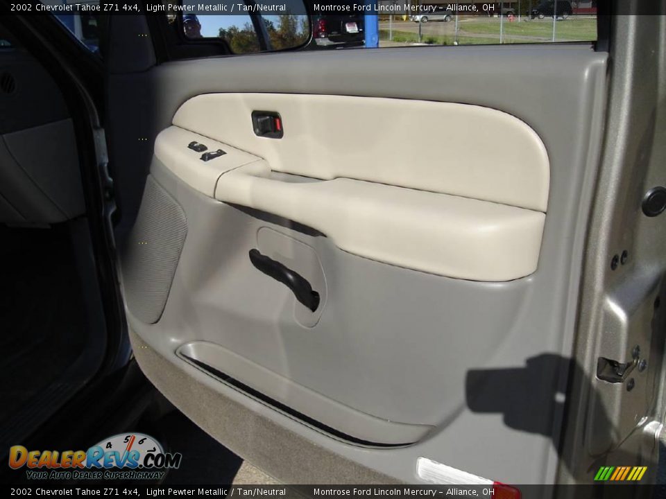 2002 Chevrolet Tahoe Z71 4x4 Light Pewter Metallic / Tan/Neutral Photo #23