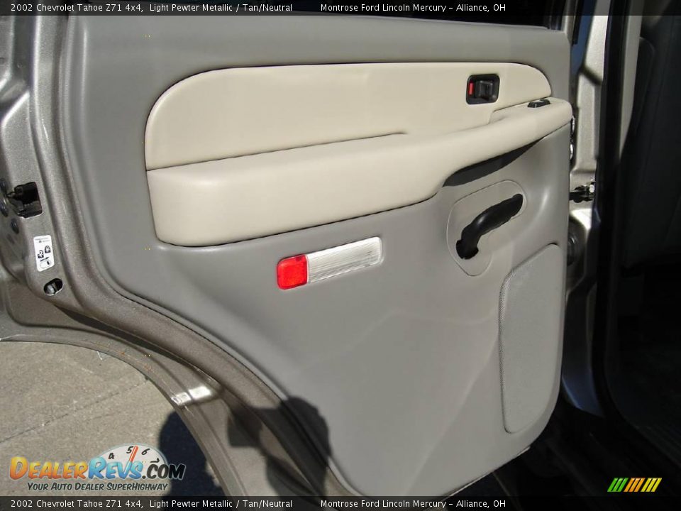 2002 Chevrolet Tahoe Z71 4x4 Light Pewter Metallic / Tan/Neutral Photo #25