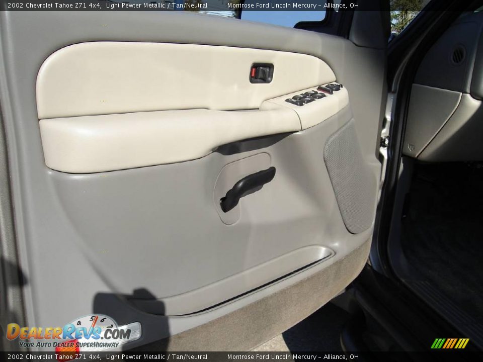 2002 Chevrolet Tahoe Z71 4x4 Light Pewter Metallic / Tan/Neutral Photo #26
