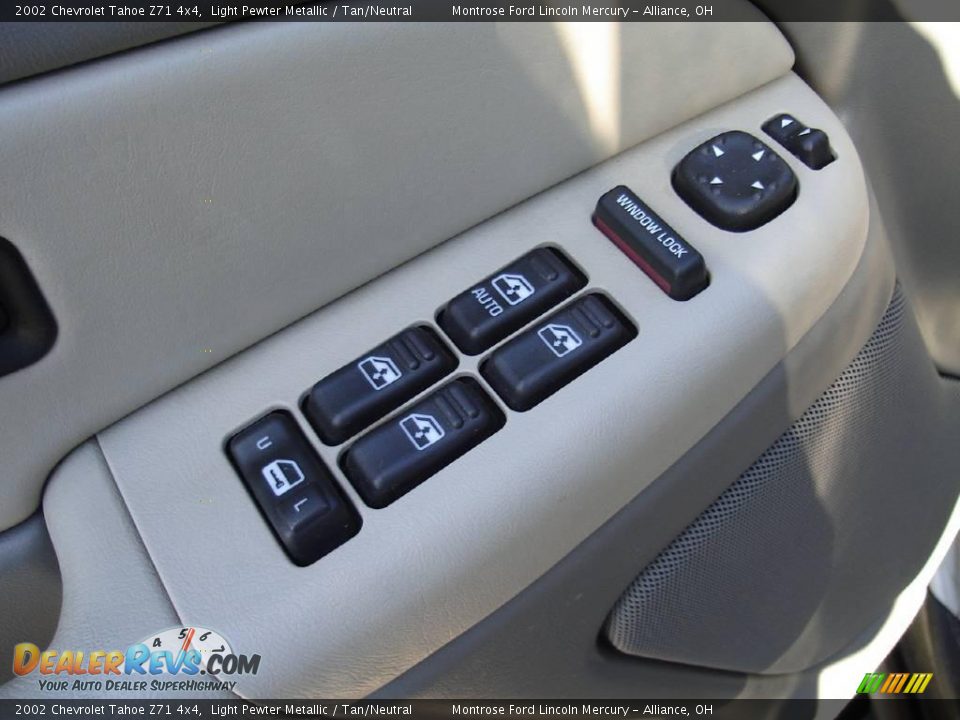 2002 Chevrolet Tahoe Z71 4x4 Light Pewter Metallic / Tan/Neutral Photo #27