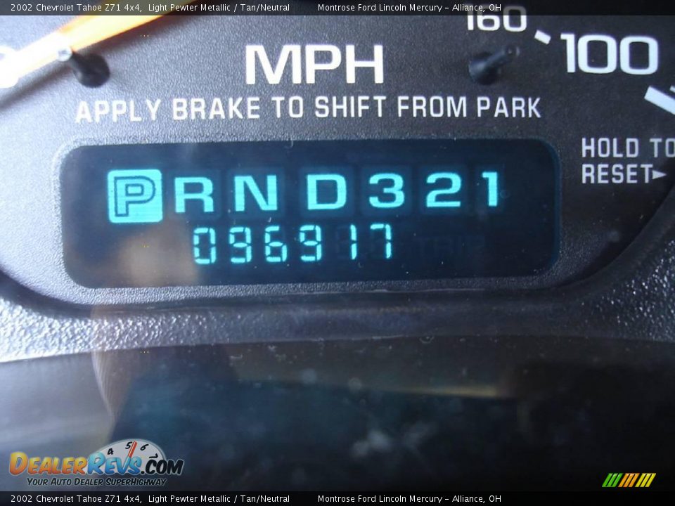 2002 Chevrolet Tahoe Z71 4x4 Light Pewter Metallic / Tan/Neutral Photo #30