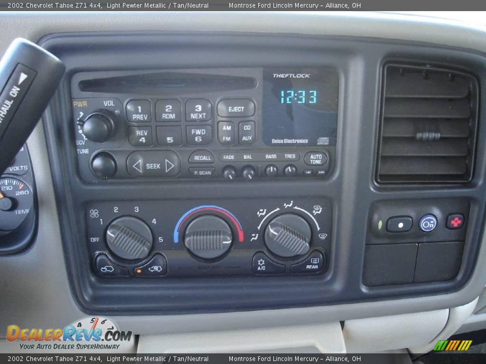 2002 Chevrolet Tahoe Z71 4x4 Light Pewter Metallic / Tan/Neutral Photo #33