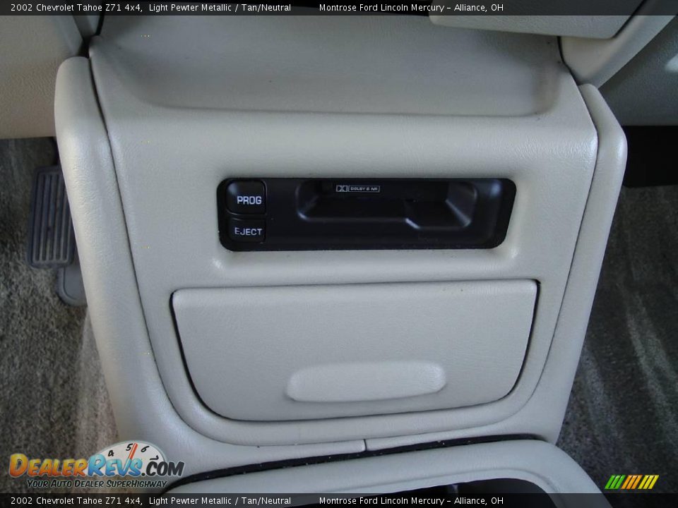 2002 Chevrolet Tahoe Z71 4x4 Light Pewter Metallic / Tan/Neutral Photo #34