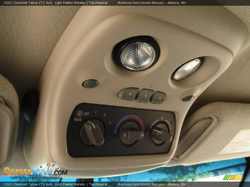 2002 Chevrolet Tahoe Z71 4x4 Light Pewter Metallic / Tan/Neutral Photo #36