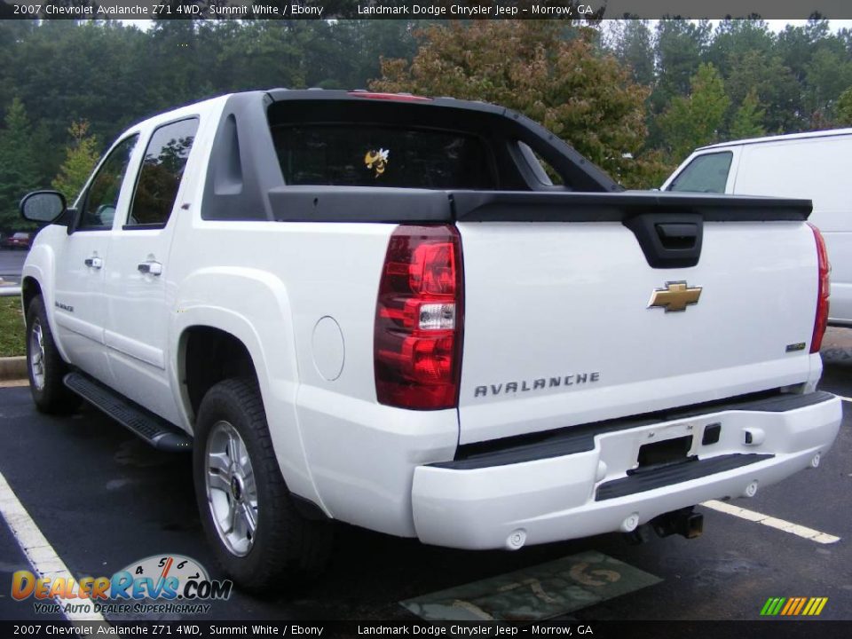 2007 Chevrolet Avalanche Z71 4WD Summit White / Ebony Photo #2