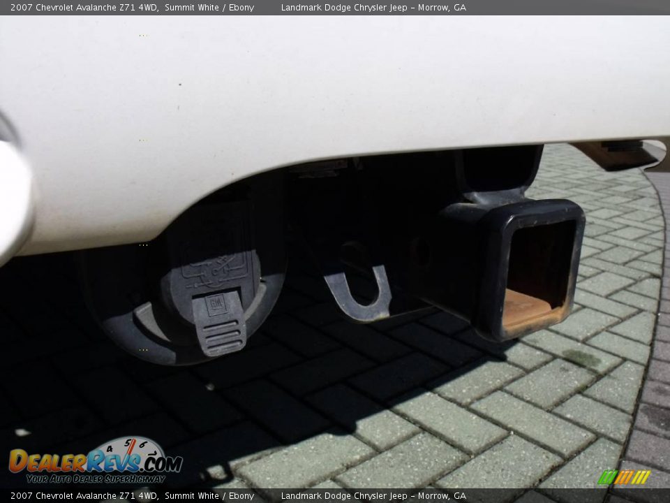 2007 Chevrolet Avalanche Z71 4WD Summit White / Ebony Photo #10