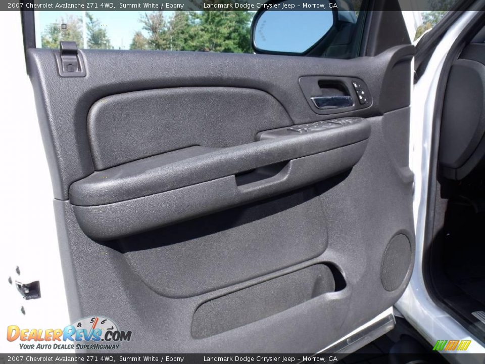 2007 Chevrolet Avalanche Z71 4WD Summit White / Ebony Photo #13