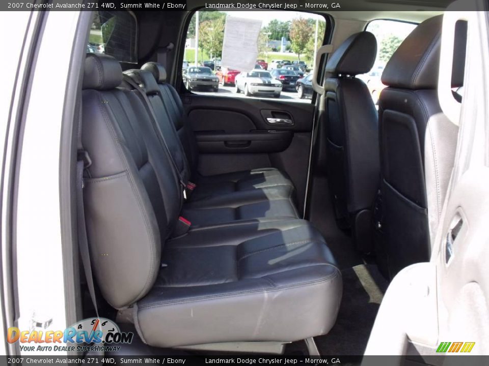 2007 Chevrolet Avalanche Z71 4WD Summit White / Ebony Photo #15