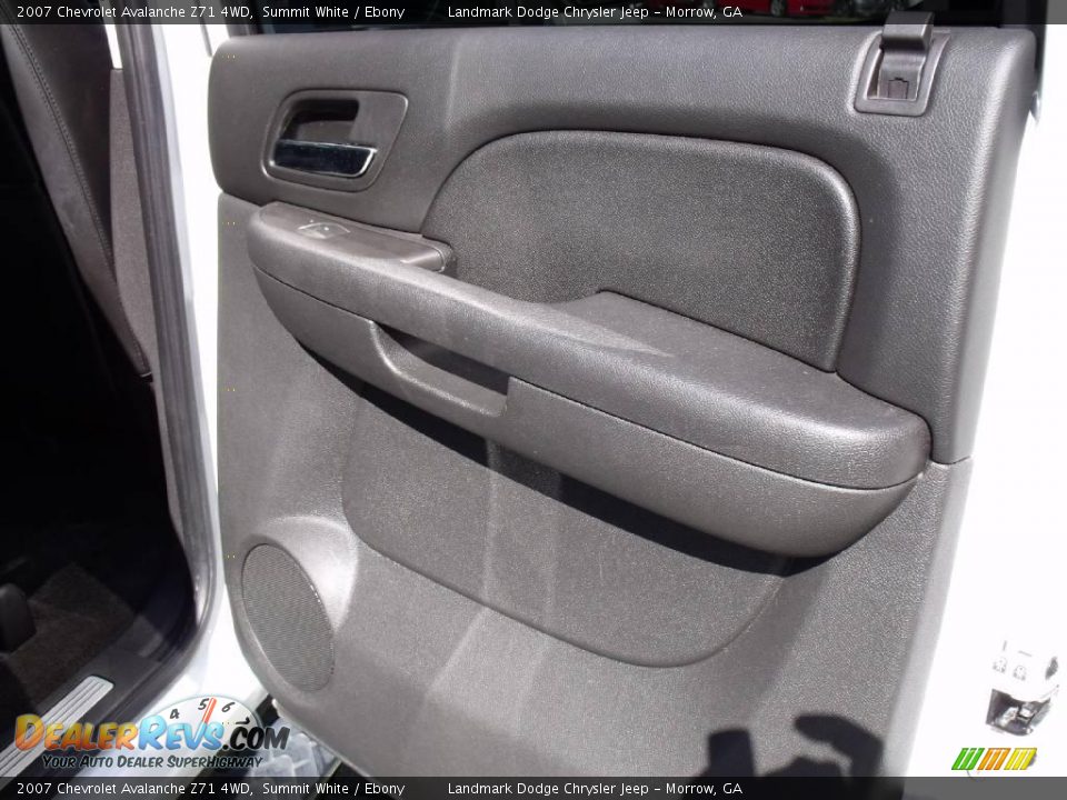 2007 Chevrolet Avalanche Z71 4WD Summit White / Ebony Photo #16