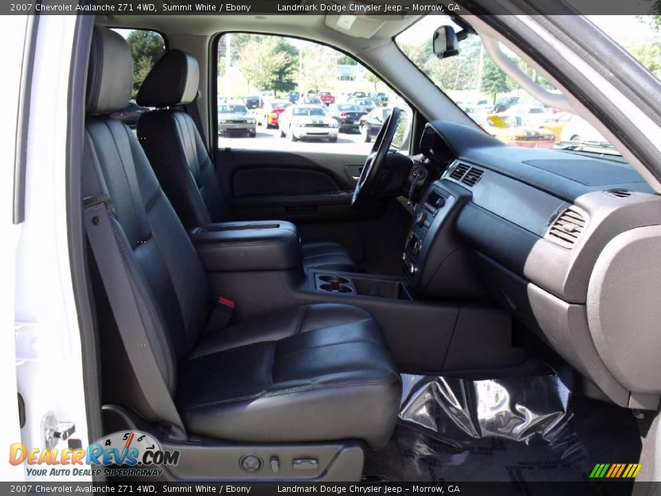 2007 Chevrolet Avalanche Z71 4WD Summit White / Ebony Photo #17