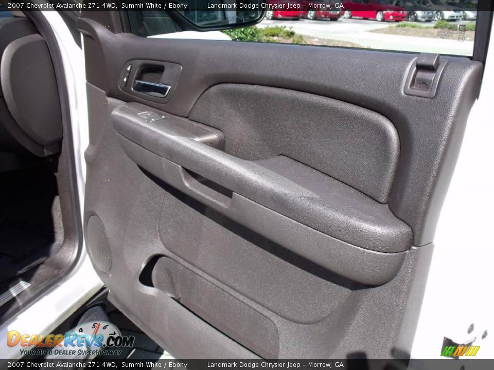 2007 Chevrolet Avalanche Z71 4WD Summit White / Ebony Photo #18