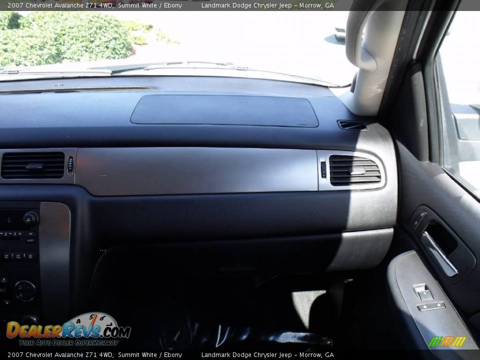 2007 Chevrolet Avalanche Z71 4WD Summit White / Ebony Photo #19