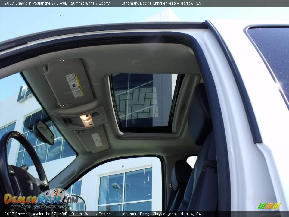 2007 Chevrolet Avalanche Z71 4WD Summit White / Ebony Photo #22