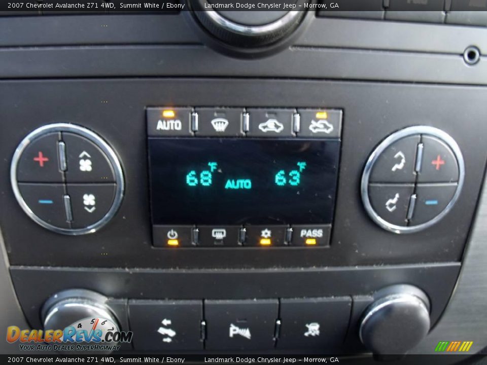 2007 Chevrolet Avalanche Z71 4WD Summit White / Ebony Photo #25