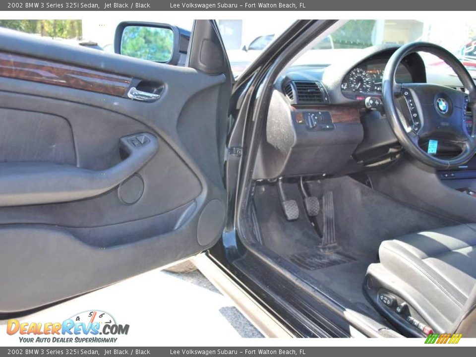 2002 BMW 3 Series 325i Sedan Jet Black / Black Photo #12