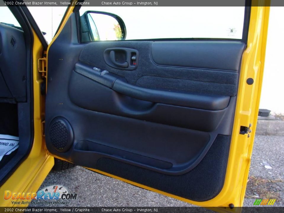 2002 Chevrolet Blazer Xtreme Yellow / Graphite Photo #17