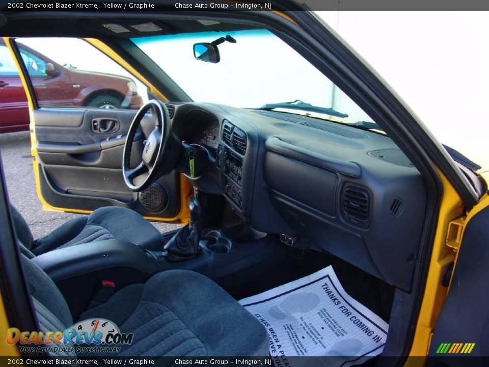 2002 Chevrolet Blazer Xtreme Yellow / Graphite Photo #18