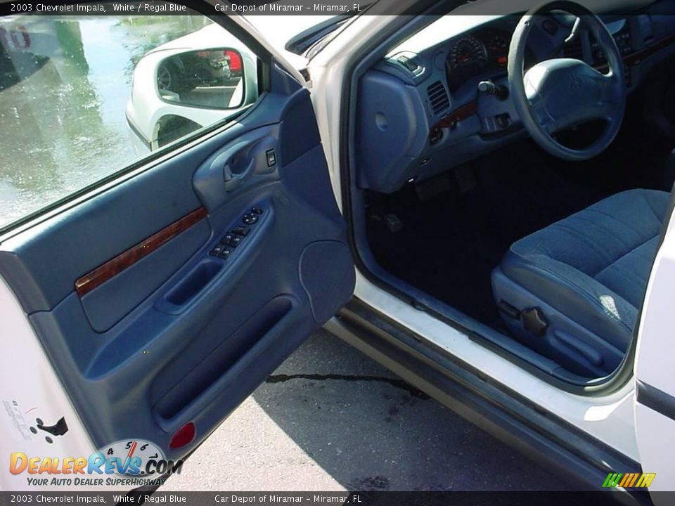 2003 Chevrolet Impala White / Regal Blue Photo #9