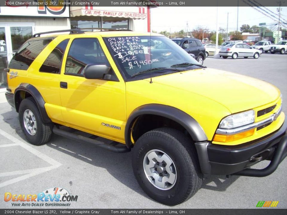 2004 Chevrolet Blazer LS ZR2 Yellow / Graphite Gray Photo #8