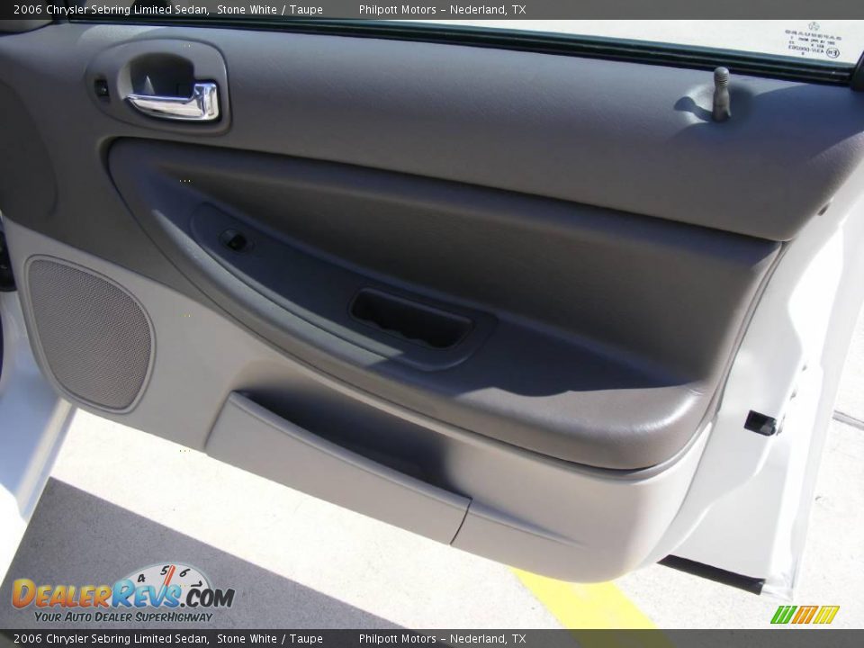 2006 Chrysler Sebring Limited Sedan Stone White / Taupe Photo #27