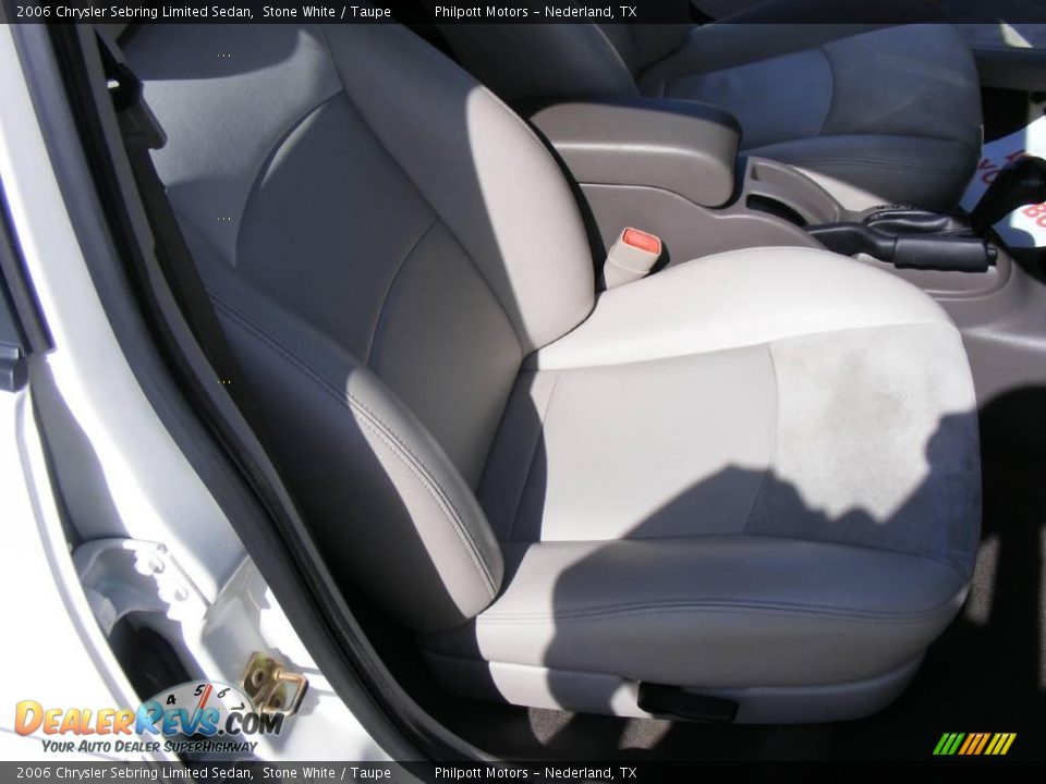 2006 Chrysler Sebring Limited Sedan Stone White / Taupe Photo #29