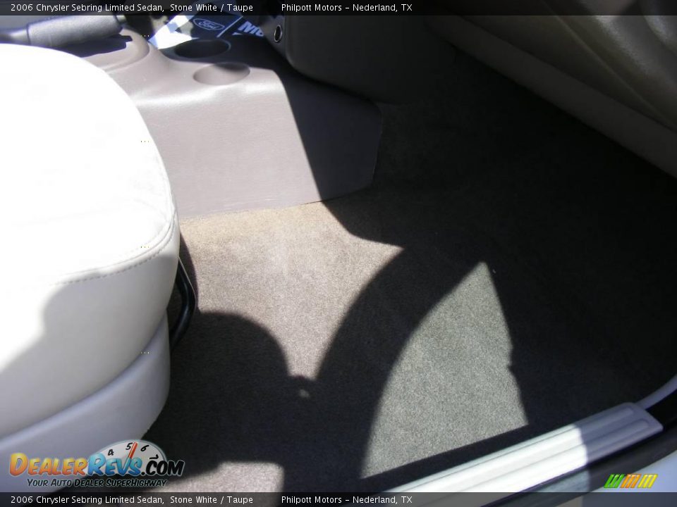 2006 Chrysler Sebring Limited Sedan Stone White / Taupe Photo #30