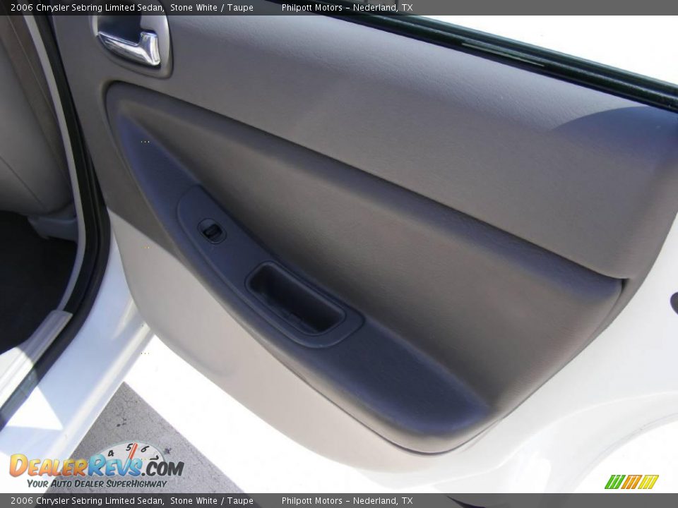 2006 Chrysler Sebring Limited Sedan Stone White / Taupe Photo #31