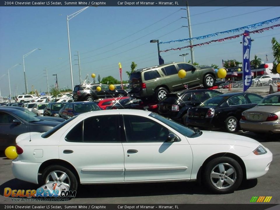 2004 Chevrolet Cavalier LS Sedan Summit White / Graphite Photo #2
