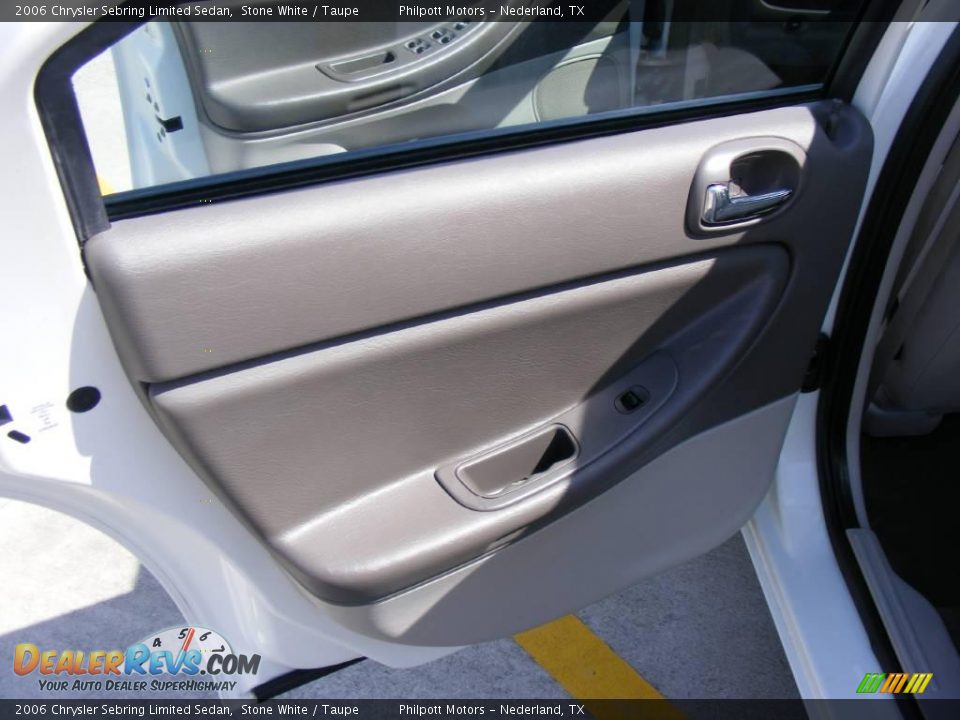 2006 Chrysler Sebring Limited Sedan Stone White / Taupe Photo #34