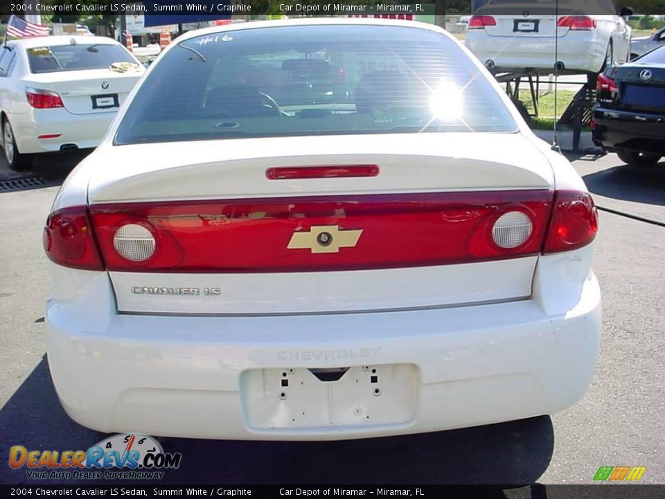 2004 Chevrolet Cavalier LS Sedan Summit White / Graphite Photo #4