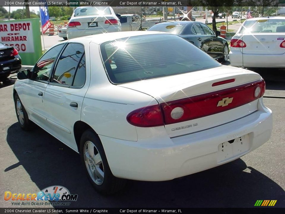 2004 Chevrolet Cavalier LS Sedan Summit White / Graphite Photo #5