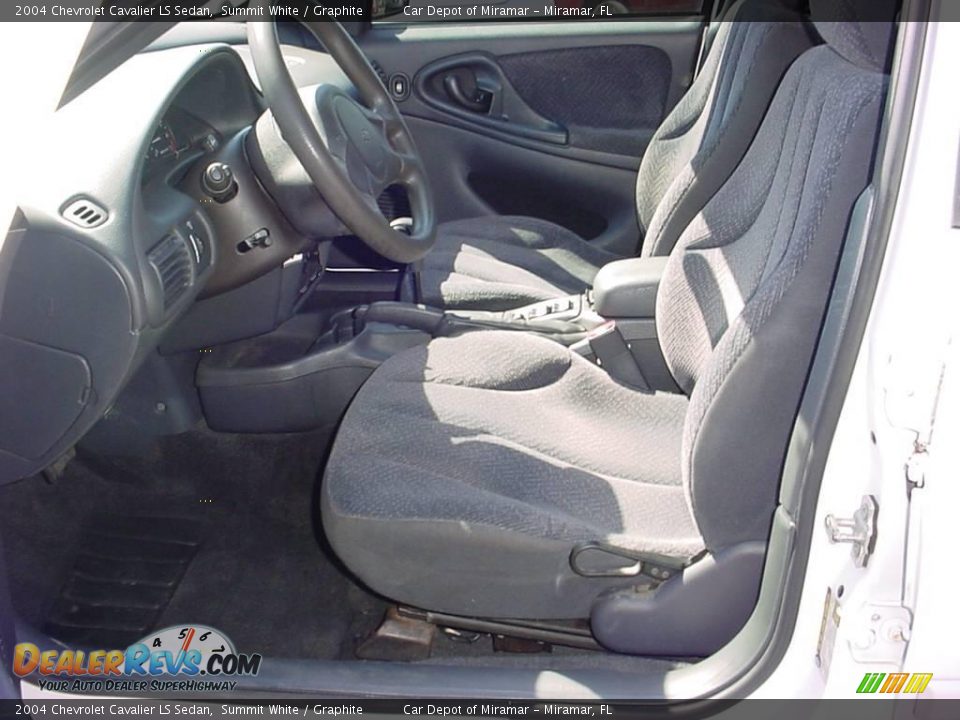 2004 Chevrolet Cavalier LS Sedan Summit White / Graphite Photo #10