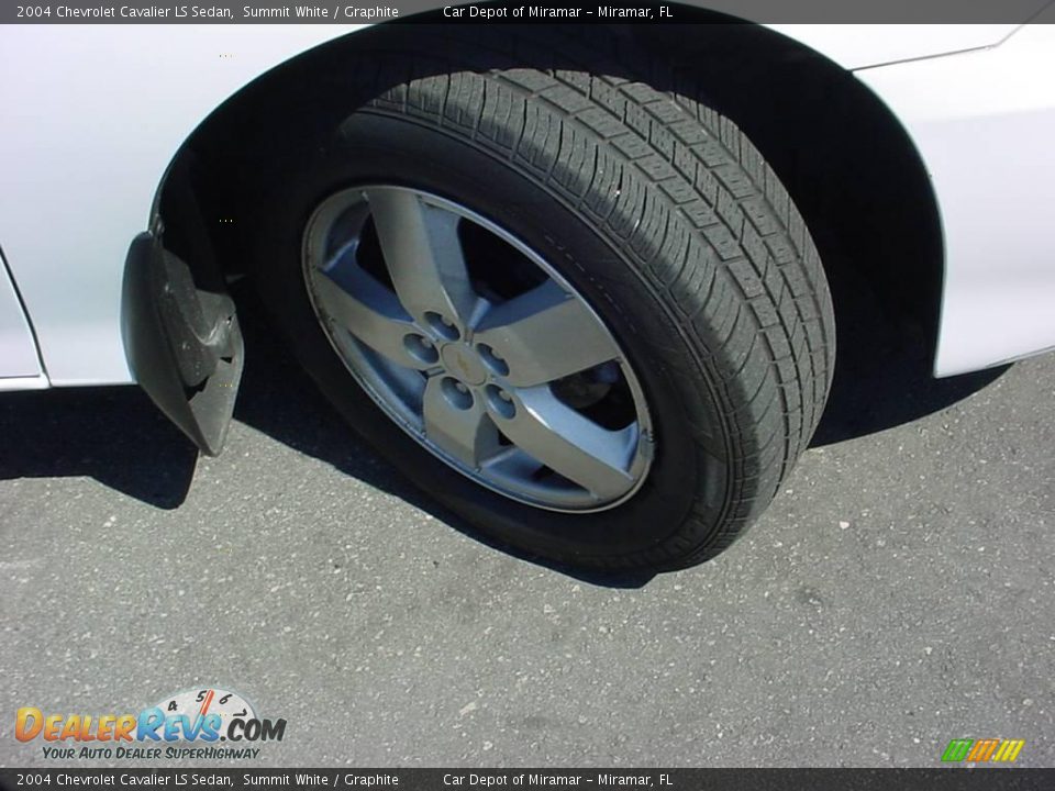 2004 Chevrolet Cavalier LS Sedan Summit White / Graphite Photo #14