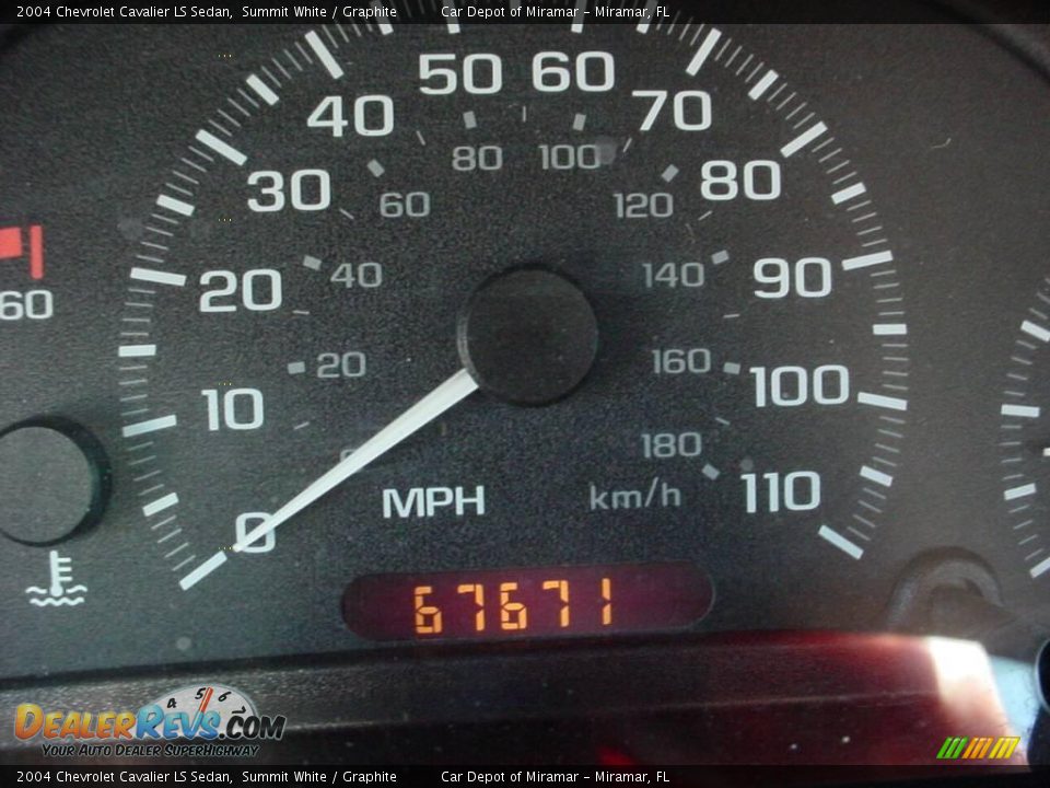 2004 Chevrolet Cavalier LS Sedan Summit White / Graphite Photo #16