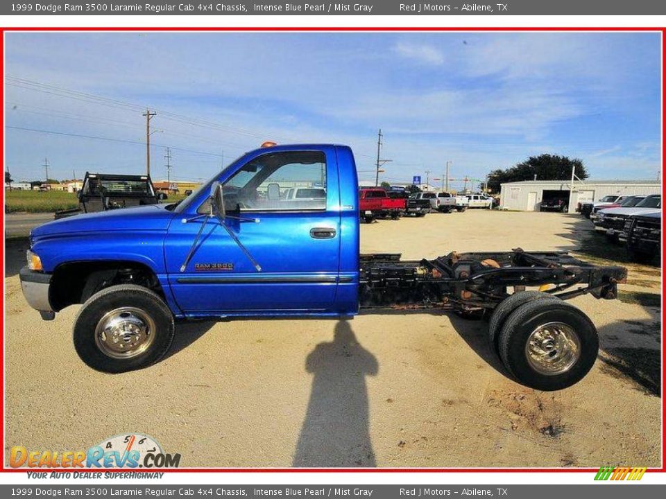 1999 Dodge Ram 3500 Laramie Regular Cab 4x4 Chassis Intense Blue Pearl / Mist Gray Photo #2
