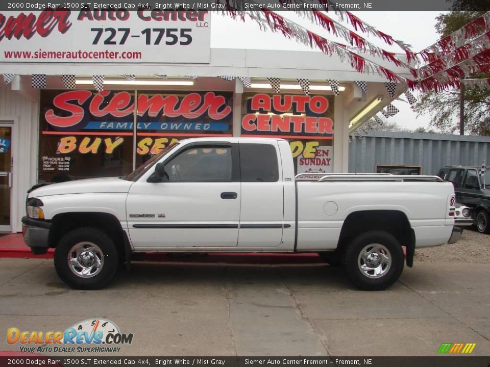 2000 Dodge Ram 1500 SLT Extended Cab 4x4 Bright White / Mist Gray Photo #1