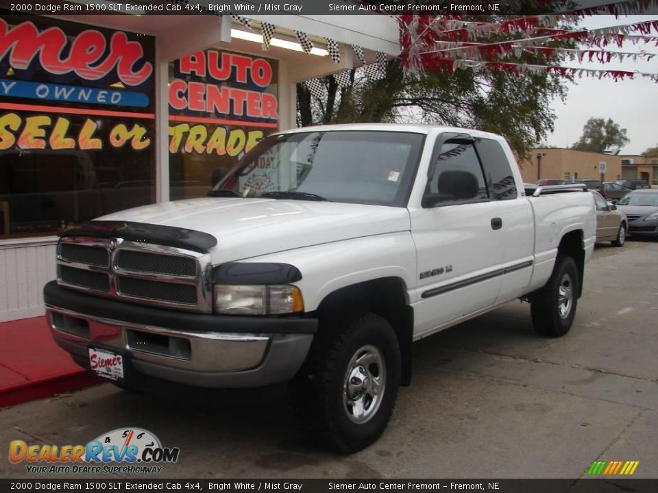 2000 Dodge Ram 1500 SLT Extended Cab 4x4 Bright White / Mist Gray Photo #2