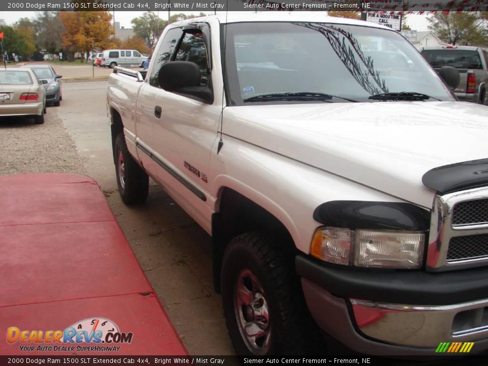 2000 Dodge Ram 1500 SLT Extended Cab 4x4 Bright White / Mist Gray Photo #12