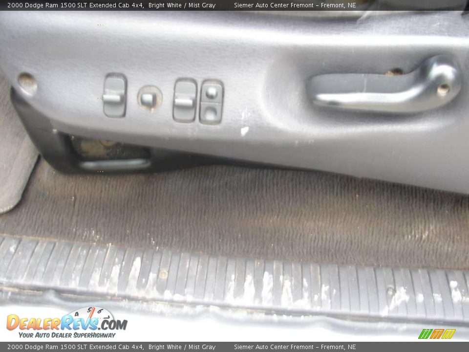 2000 Dodge Ram 1500 SLT Extended Cab 4x4 Bright White / Mist Gray Photo #13