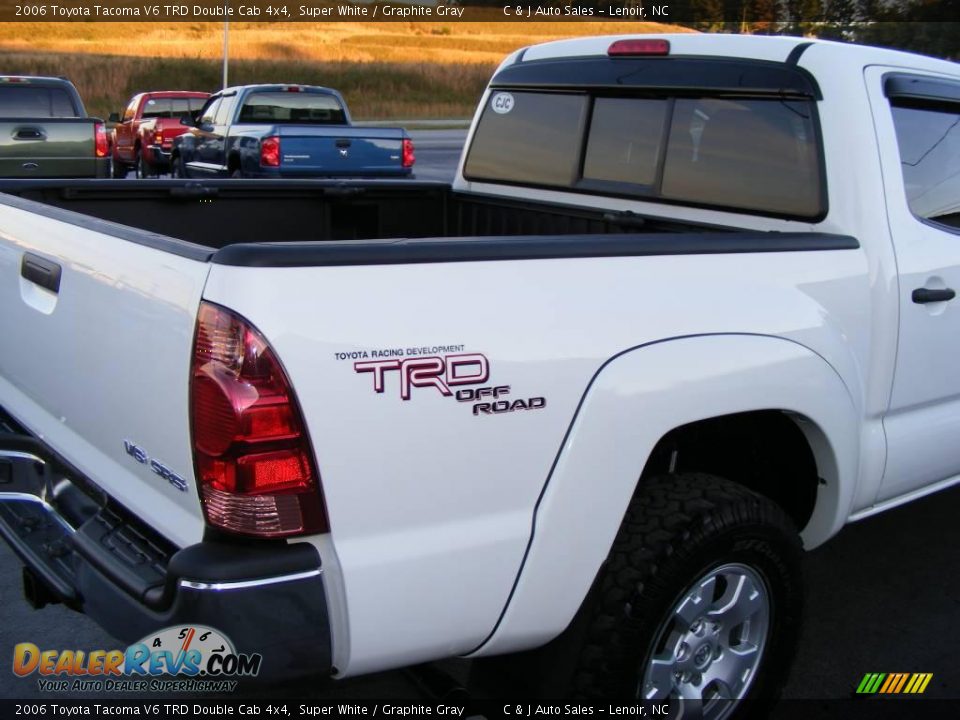 2006 Toyota Tacoma V6 TRD Double Cab 4x4 Super White / Graphite Gray Photo #11