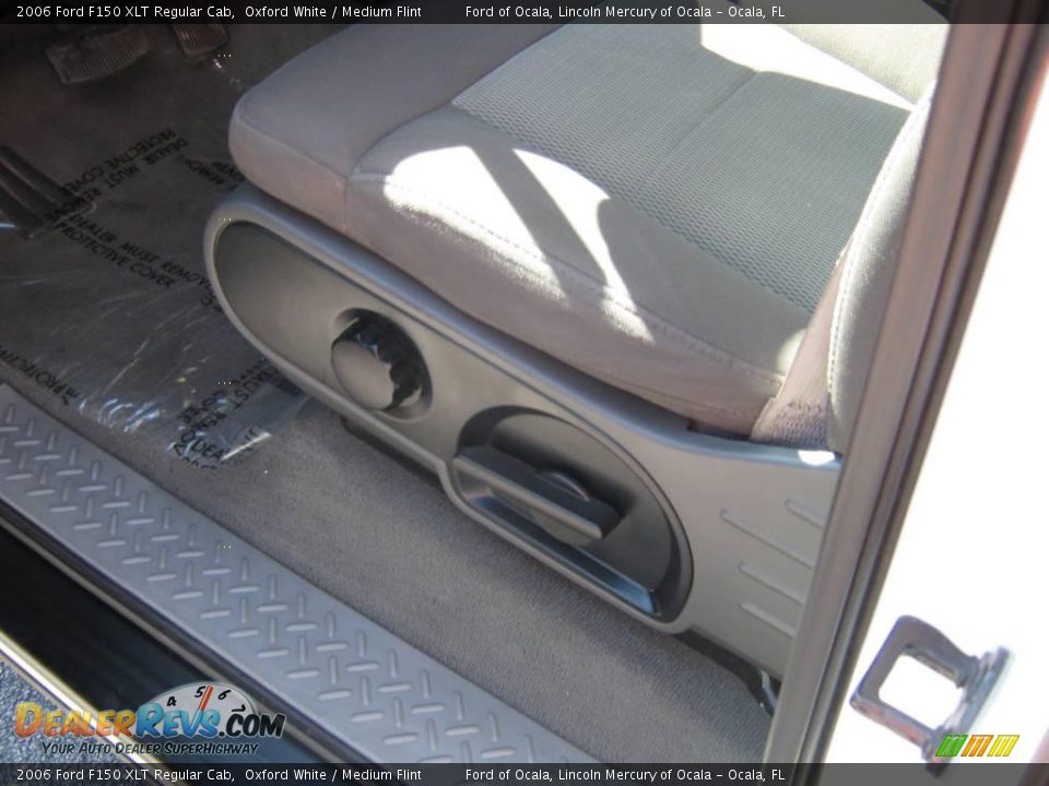 2006 Ford F150 XLT Regular Cab Oxford White / Medium Flint Photo #16
