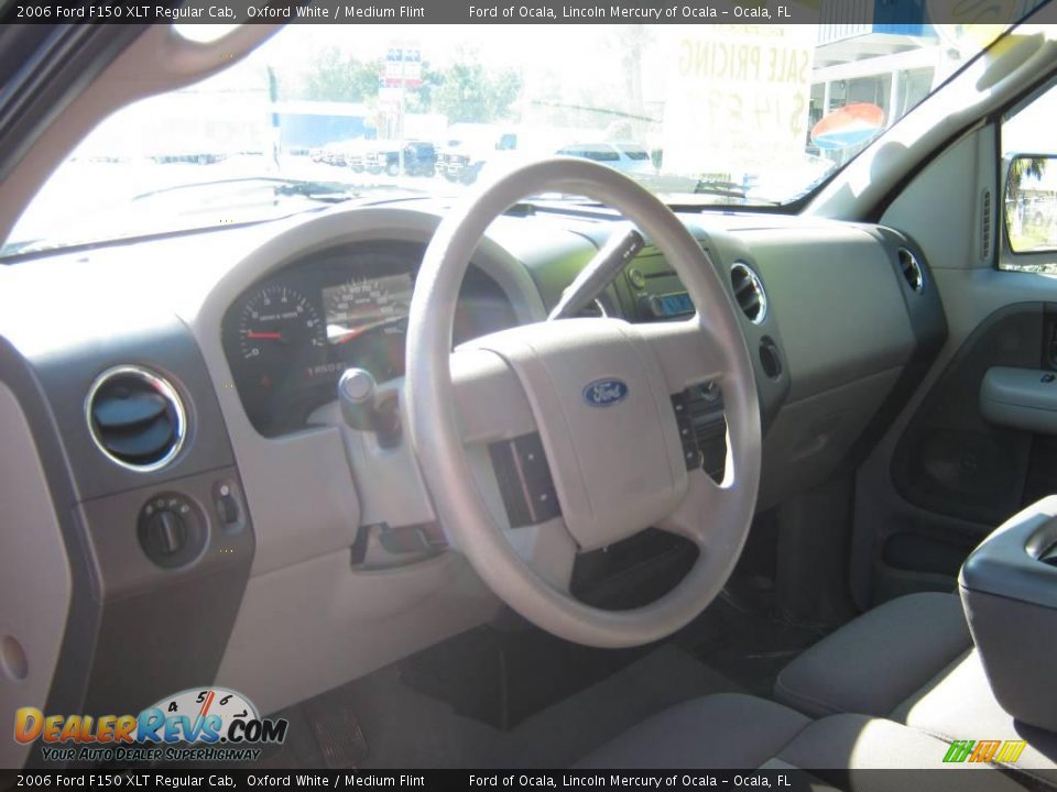 2006 Ford F150 XLT Regular Cab Oxford White / Medium Flint Photo #17