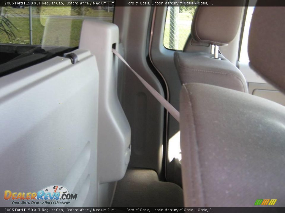 2006 Ford F150 XLT Regular Cab Oxford White / Medium Flint Photo #19