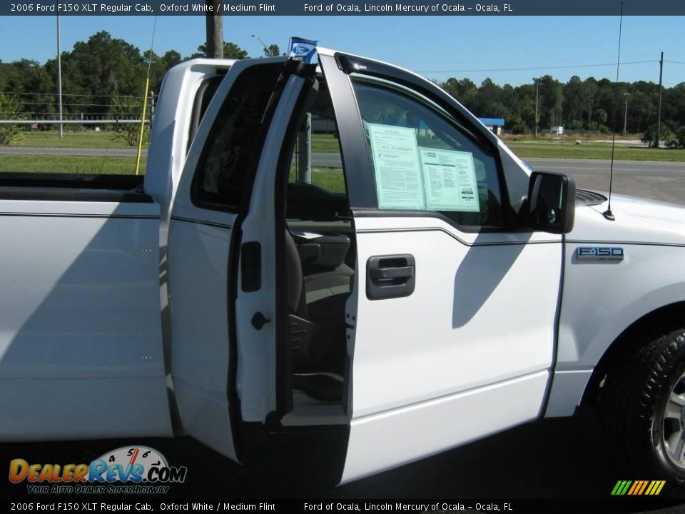 2006 Ford F150 XLT Regular Cab Oxford White / Medium Flint Photo #20