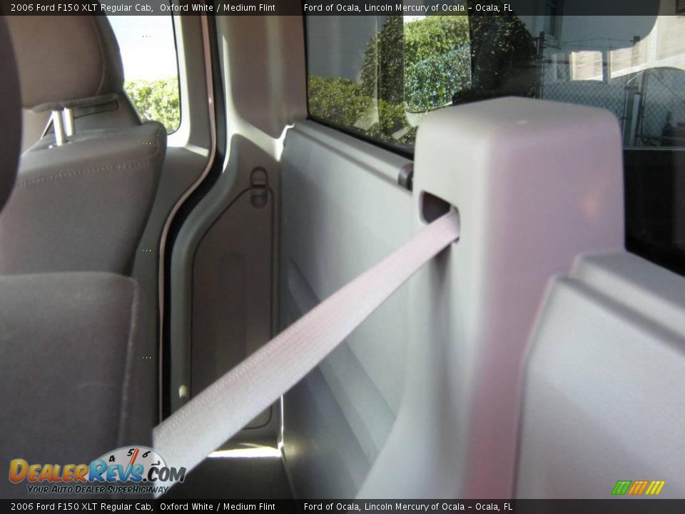 2006 Ford F150 XLT Regular Cab Oxford White / Medium Flint Photo #21